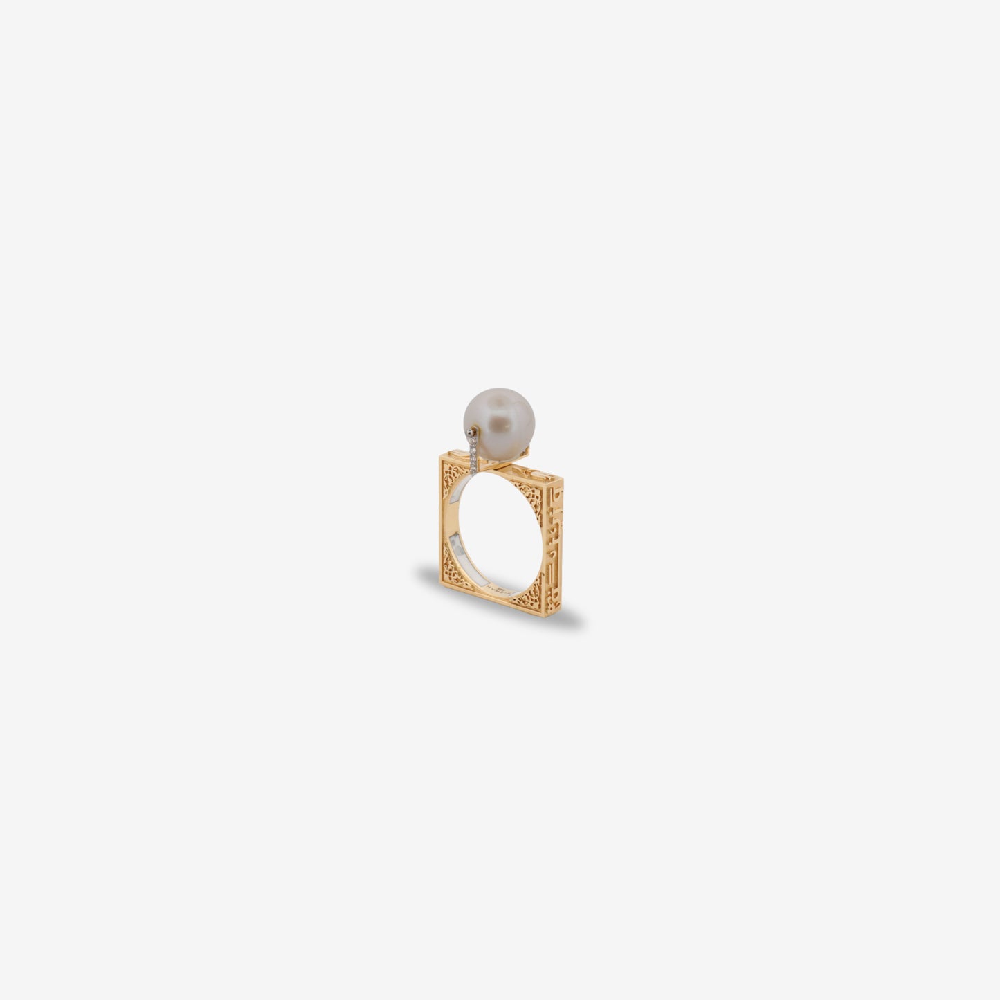 18K Gold Diamond Pearl Ring